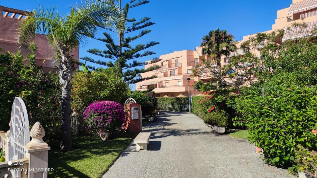 Salobrena - Primera Linea De Playa Junto Al Paseo Maritimo Exterior foto
